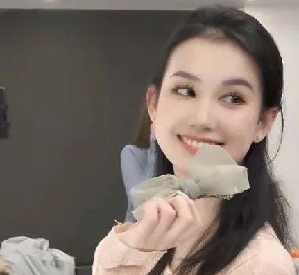 网红哇塞王霖吃瓜,一场吃瓜盛宴背后的故事