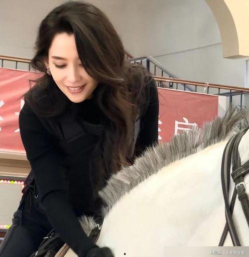 女生网红吃瓜图片真实版,揭秘女生网红的真实一面