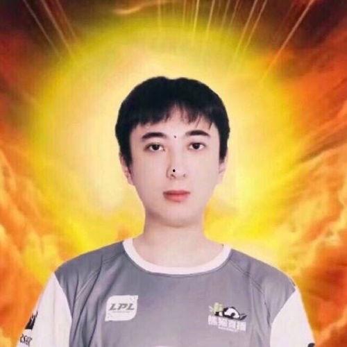 吃瓜网红头像男生,揭秘吃瓜网红男生头像背后的故事